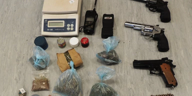 Συνελήφθη πασίγνωστος ράπερ για ναρκωτικά στην Καλλιθέα-Τα μοίραζε σε μαθητές γυμνασίου